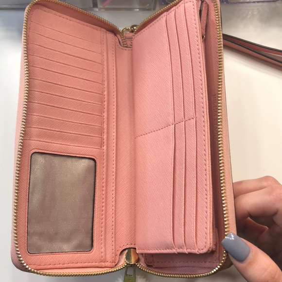 COPY - Micheal Kors Dusty Pink Wallet - Picture 4 of 8